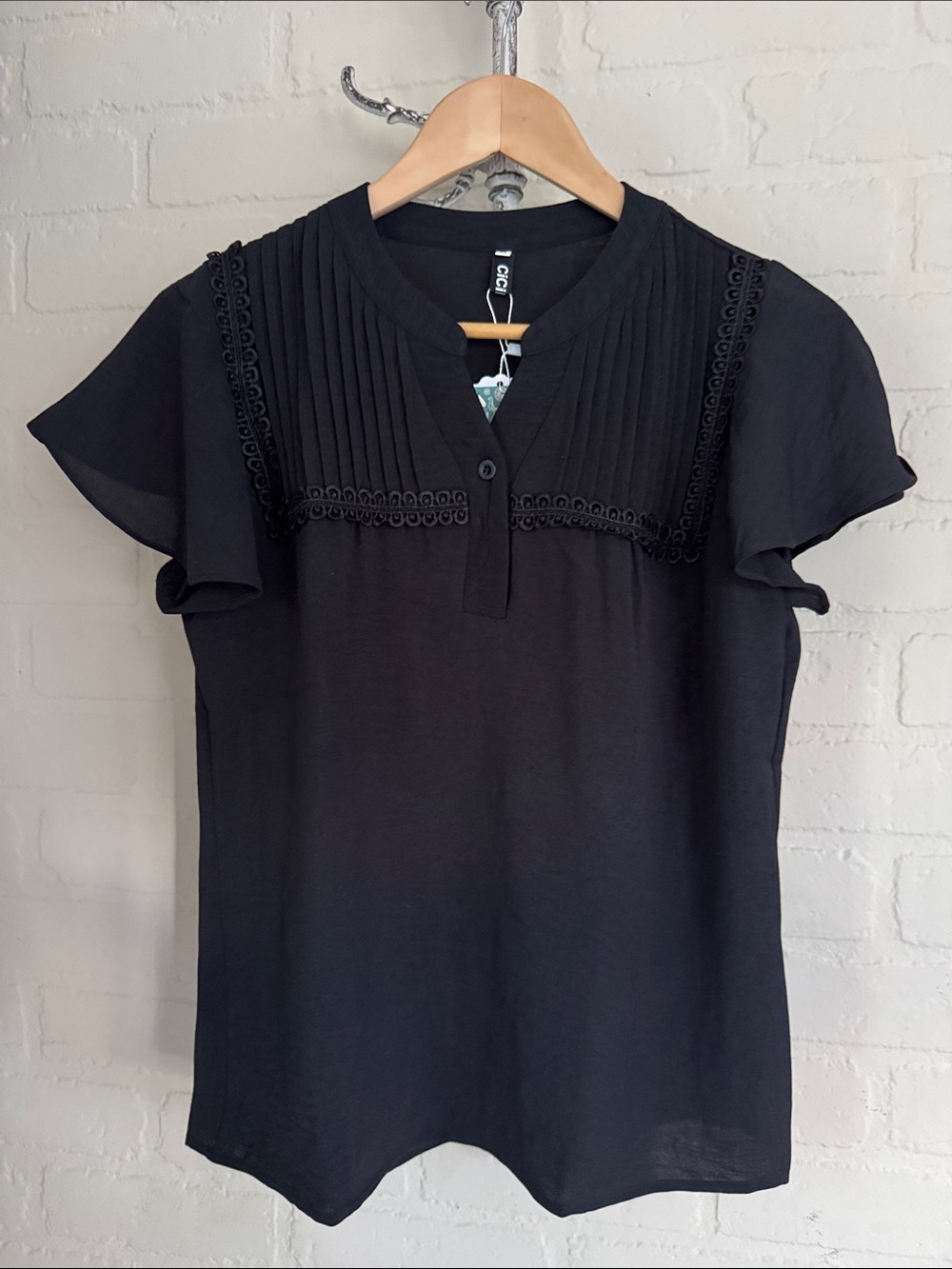 CiCi bird Black Pleated Yoke Flutter Sleeve Blouse small NEW